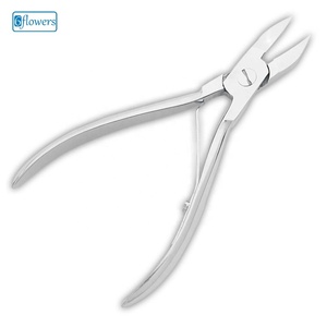 Outil de beauté des ongles à ressort unique en acier inoxydable avec lames concaves en PVC avec motif de fleurs pour l'application des doigts - Product Image 1