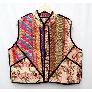 Veste matelassée Kantha 100% coton respirant pour femmes, faite à la main, motif floral, patchwork, fermeture boutonnée, sans manches, automne - Product Image 1