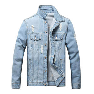 Chaquetas de mezclilla inspiradas en el estilo urbano, ideales para looks urbanos y uso diario. - Product Image 3