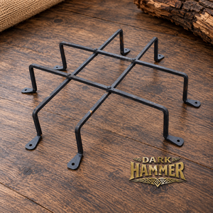 Grille de porte de style speakeasy de taille moyenne, forgée à la main, avec détail médiéval forgé à la main - Product Image 1