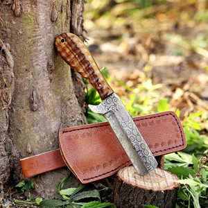 มีดคาวบอยเหล็กดามัสกัสตีขึ้นรูปด้วยมือ ด้ามไม้พะยูง พร้อมปลอกหนัง  แบบฟูลแทง ใบมีดคงที่ รับผลิตตามสั่ง (OEM) สำหรับพกพาประจำวัน (EDC) - Product Image 1