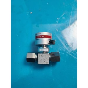 Vanne à diaphragme FUJIKIN 316L 23718 haute pureté, utilisée comme pièce détachée pour équipement semi-conducteur Legacy - Product Image 2