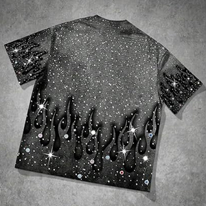 เสื้อยืดผู้ชายสไตล์วินเทจ ตกแต่งด้วยลายกราฟิกและคริสตัล แบรนด์ Up Felt แขนสั้น สไตล์สตรีทแวร์ ประกายวิบวับ - Product Image 2