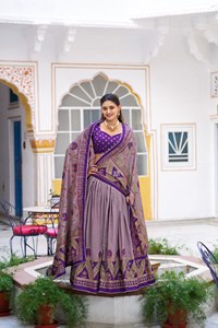Lehenga, Blusa y Dupatta de Tela Glamorosa para Fiesta Nupcial, Diseño de Exportación, con Forro Jacquard y Zari, con Estampado - Product Image 4