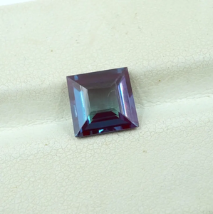 พลอยอเล็กซานไดรต์เพาะเลี้ยงในห้องปฏิบัติการ, 2.50 กะรัต ทรงเหลี่ยม, 8x8x4 มม. - Product Image 2
