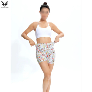 Short Deportivo Personalizado con Estampado Floral y de Hojas, Corte Ajustado, Alta Elasticidad, con Bolsillo, para Gimnasio y Fitness, para Mujer - Product Image 4