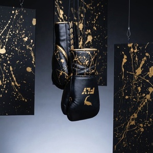 Guantes de Boxeo MMA Protectores Negros de Última Generación, Más Vendidos, con Cierre de Cordones y Velcro, de Cuero Artificial y Cuero Genuino, Ligeros - Product Image 1