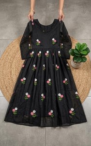 Vestido Largo Timeless Blossom, Vestido Bordado Comfort Bloom, Elegante Vestido con Nudo de Pétalos, Maxi Vestido con Bordado de Flores Reales - Product Image 1