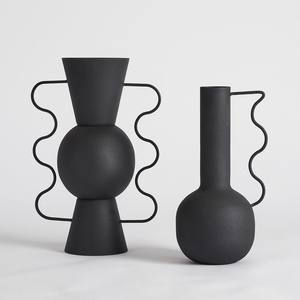 แจกันทรงกลมสีดำสไตล์มินิมอลแบบนอร์ดิก |   แจกันดอกไม้ทรงเรขาคณิตเคลือบด้าน |   ของตกแต่งภายในบ้านและโรงแรมระดับไฮเอนด์ - Product Image 2