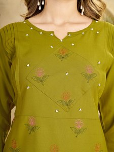Elegante Conjunto de Dos Piezas Bordado para Mujer con Trabajo a Mano y Pantalones de Corte Recto |   Fabricante de Ropa OEM - Product Image 5