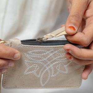 Monedero de mano de cuero genuino directo de fábrica para mujer, Mini llavero con cremallera, billeteras de monedas de longitud corta antirrobo - Product Image 2