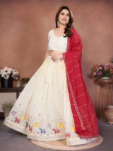 Conjunto Tradicional Indio de Lehenga Choli de Seda Cruda con Intrincados Bordados para Bodas y Fiestas, Ocasiones Especiales - Product Image 5