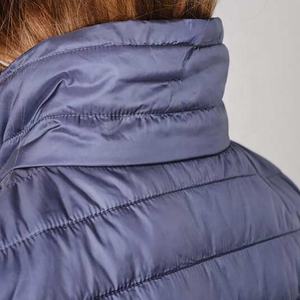 Nouvelle arrivée OEM : Veste bomber en tricot confortable, durable et imperméable pour hommes, idéale pour les aventures de randonnée en plein air en hiver. - Product Image 5
