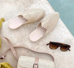 Mules pointues en raphia faites à la main : Babouches marocaines - Product Image 3