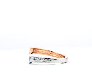 Anillo Abierto Unisex de Oro de 14k Ajustable con Acentos de Diamantes Contemporáneos, Banda Texturizada de Oro Blanco y Rosa, Joyería de Destaque con Corte Brillante - Product Image 2