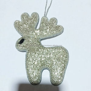 Adorno Navideño de Primera Calidad Hecho a Mano con Cuentas y Texto Navideño, Decoración Navideña de Perlas Rojas y Blancas - Product Image 3