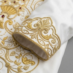Vestimenta Religiosa Personalizada al por Mayor, Vestido de Satén Blanco con Bordado Dorado de la Virgen, Capa Bordada para Iglesia - Product Image 6