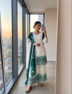 Ensemble prêt-à-porter en Faux Georgette brodé de diamants, longueur cheville, pour femme, style traditionnel décontracté, Inde Pakistan, élégant et polyvalent - Product Image 1