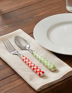 Juego de cubiertos retro a cuadros con mango de plástico colorido, de acero inoxidable, apto para lavavajillas, para fiestas. - Product Image 3