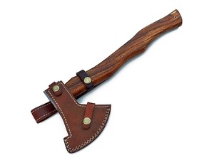 Hache à barbe de style Viking en acier Damas forgé à la main, personnalisée OEM, avec manche en bois et fourreau en cuir - Product Image 3
