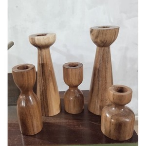 Portavelas de Columna Acanalados de Madera de Acacia |   Lámpara de Techo de Diseño Clásico Hecha a Mano, Forma Cónica, Modelo Ak-COL17, Marca Aqudus Saleem para el Hogar - Product Image 1
