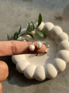 Anillo Abierto de Doble Perla Negra, Chapado en Oro, Ajustable, con Delicada Perla Negra de Pavo Real, Joyería de Piedra de Nacimiento de Junio - Product Image 5