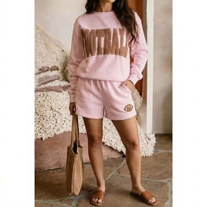 Conjunto de Top de Cuello Alto y Pantalones Cortos para Mujer, Ropa Informal para Uso Diario, Cálida, Cómoda, de Corte Relajado, Colección de Ropa Elegante - Product Image 1