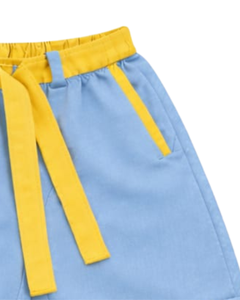 Ensemble décontracté d'été pour homme : débardeur sans manches bleu clair et short en coton avec bordure jaune et cordon de serrage – Ensemble deux pièces tendance - Product Image 6
