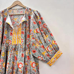 Robe mini en coton écologique à imprimé floral fait main, col en V, manches 3/4, dentelle, ourlet à volants, style Kyra, chinoiserie - Product Image 4