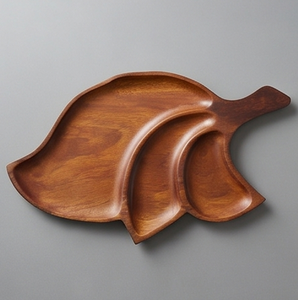 Plato de servir de madera con forma de hoja, hecho a mano, diseño minimalista, bandeja para servir postres y bocadillos, ideal para eventos en el hogar o restaurantes. - Product Image 1