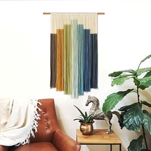 Décoration murale en macramé arc-en-ciel faite à la main pour les fêtes, les événements, la maison, le studio et la salle de classe, avec un style moderne et coloré - Product Image 6