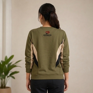 Construcción ligera de forro polar, ideal para usar en capas y conjuntos informales. Sudaderas para mujer versátiles y elegantes. - Product Image 5