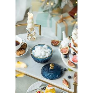 Set di 2 Barattoli in Vetro Blu con Coperchio, Eleganti Contenitori per Dolci e Decorazioni Natalizie - Product Image 6