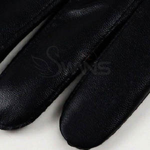 ราคาขายส่ง ถุงมือหนังฤดูหนาวแบบสัมผัสหน้าจอ ดีไซน์ใหม่ วัสดุคุณภาพดีที่สุด ผลิตในปากีสถาน บุขนด้านใน ปรับแต่งได้ - Product Image 4