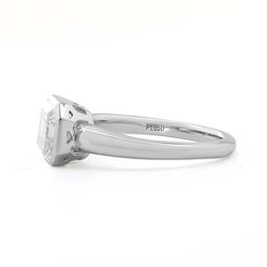 Exquisito Anillo de Compromiso con Diamante Cultivado en Laboratorio de Corte Esmeralda de 3ct, Chapado en Oro Blanco de 14K, Banda Horizontal Moderna y Elegante para Mujer - Product Image 6