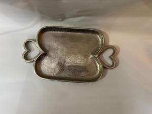 Plateau de service moderne en aluminium poli avec poignée en forme de cœur, double compartiment, plat décoratif, écologique, pour fruits secs et collations à la maison - Product Image 1