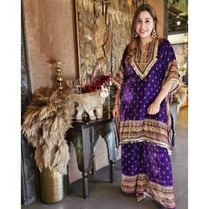 Hermoso conjunto de top y pantalón de silueta recta para fiestas, estampado digital con borde de encaje y cintura natural. - Product Image 5