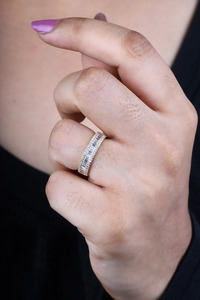 Bague de mariage en or jaune 10K très prisée, bague éternité avec diamants de laboratoire taille ronde et baguette, bague d'anniversaire, vente en gros de bijoux - Product Image 5