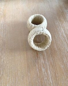 Porta Servilletas Redondo Clásico de Ratán para Servicios de Catering, Ayuda en la Organización Profesional de Mesas en Eventos y Funciones - Product Image 4