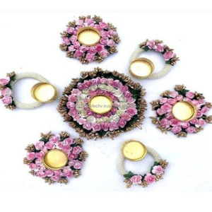 Centre de table décoratif léger et écologique en bois fait main indien, motif traditionnel multicolore, avec pompon floral, pour mariage et thé - Product Image 2
