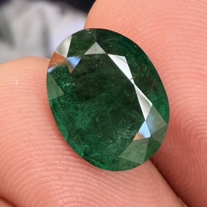 Piedra Preciosa de Esmeralda Zambiana Natural de 3.82 Quilates, Corte Ovalado Verde Intenso, Facetada, Suelta, para Joyería - Product Image 5