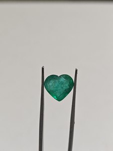 Esmeralda Zambiana en Forma de Corazón de 5.24 Ct, Gema Suelta Verde Natural para Anillos, Colgantes y Suministro al por Mayor - Product Image 3