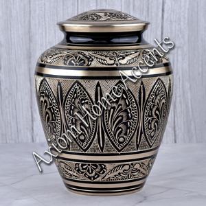 Urna de cremación de latón atemporal con detalles intrincados Cierre seguro para cenizas Diseño elegante de Axiom Home Accents - Product Image 4