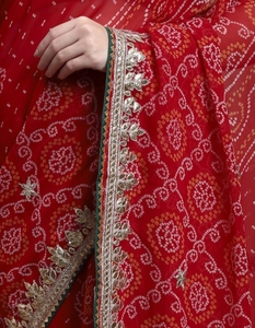 Sari Tradicional de Georgette con Estampado Bandhani - Product Image 1