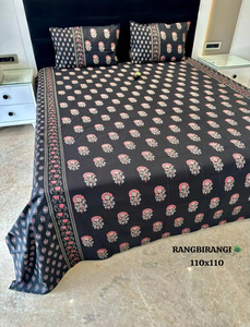 Juego de Ropa de Cama Étnico Negro con Estampado Floral |   Juego de Cubrecama y Funda de Almohada con Estampado de Descarga - Product Image 1
