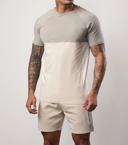Conjunto de camiseta y pantalones cortos de lujo con paneles en contraste, transpirables y de secado rápido para hombre – Conjunto deportivo de 2 piezas cómodo y que absorbe la humedad - Product Image 1