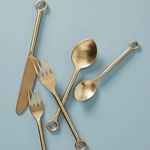 Colección de cubiertos ecológicos que promueve la colaboración en comercios sostenibles y el abastecimiento global responsable. - Product Image 1