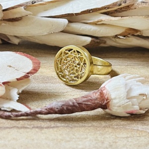 Nouvelle arrivée : Bague signet Sri Yantra, mandala en laiton pour femmes, plaqué or 18 carats, bijoux de géométrie sacrée, vente en gros/OEM/ODM - Product Image 4