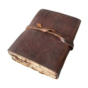 Carnet en cuir souple vintage gaufré motif loup, fait main, avec papier à bords festonnés vierges pour l'écriture, le dessin, idées cadeaux - Product Image 5