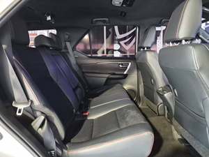 โตโยต้า ฟอร์จูนเนอร์ 2.8 GD-6 GR-SPORT 4X4 ปี 2025 - Product Image 5
